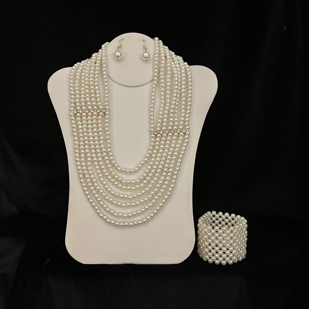 Luxurious White Multi-Strand Pearl Necklace